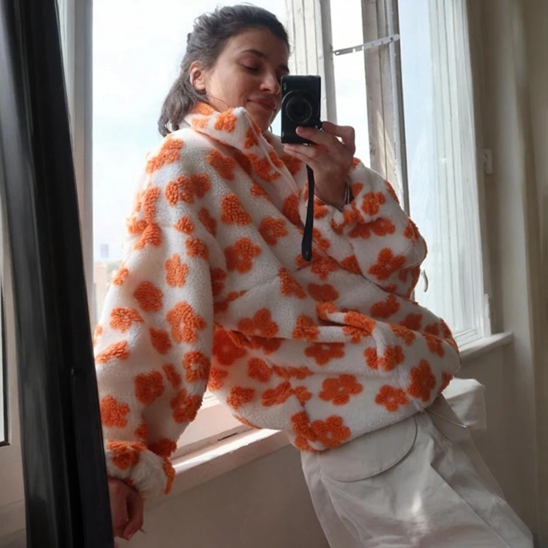 Флисовый свитшот с цветочным п – обзор и цена Plant Parent Hoodie