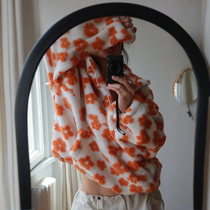 Флисовый свитшот с цветочным п – обзор и цена Plant Parent Hoodie